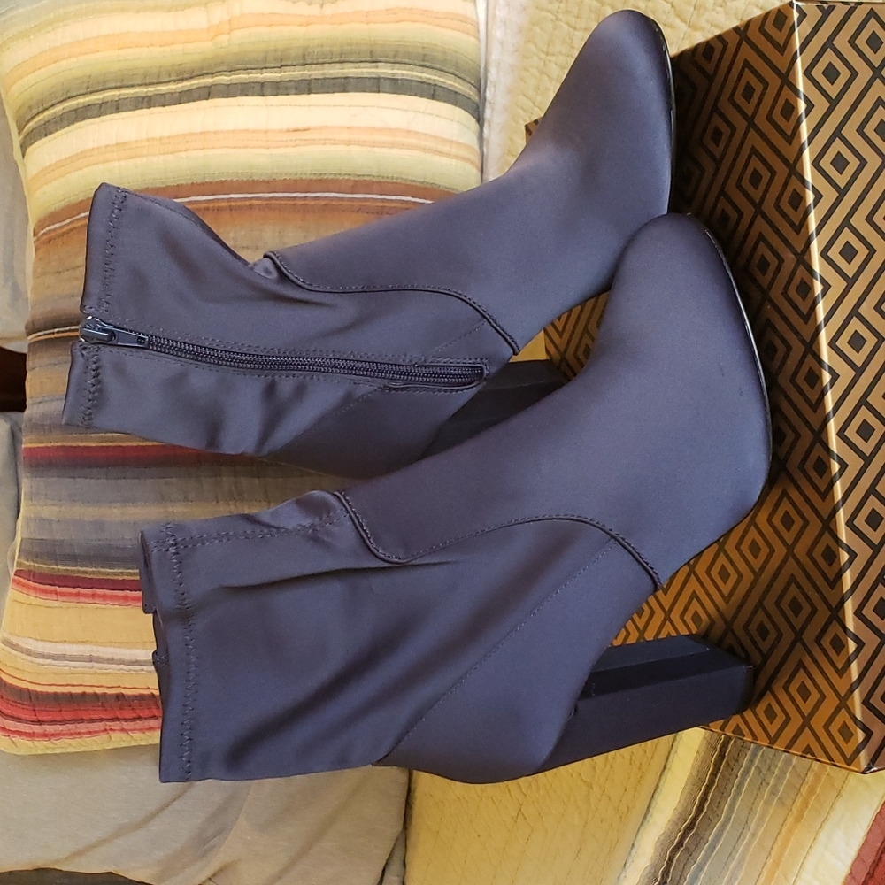 Call it Spring booties - Picture 2 of 4